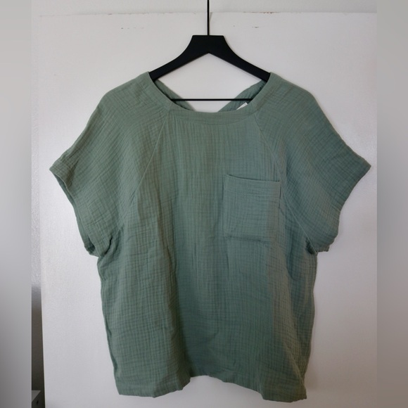 Madewell Tops - Madewell Linen Shirt Button Detail on Back